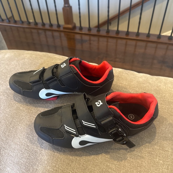 Peloton Cycling Shoes - Picture 2 of 5